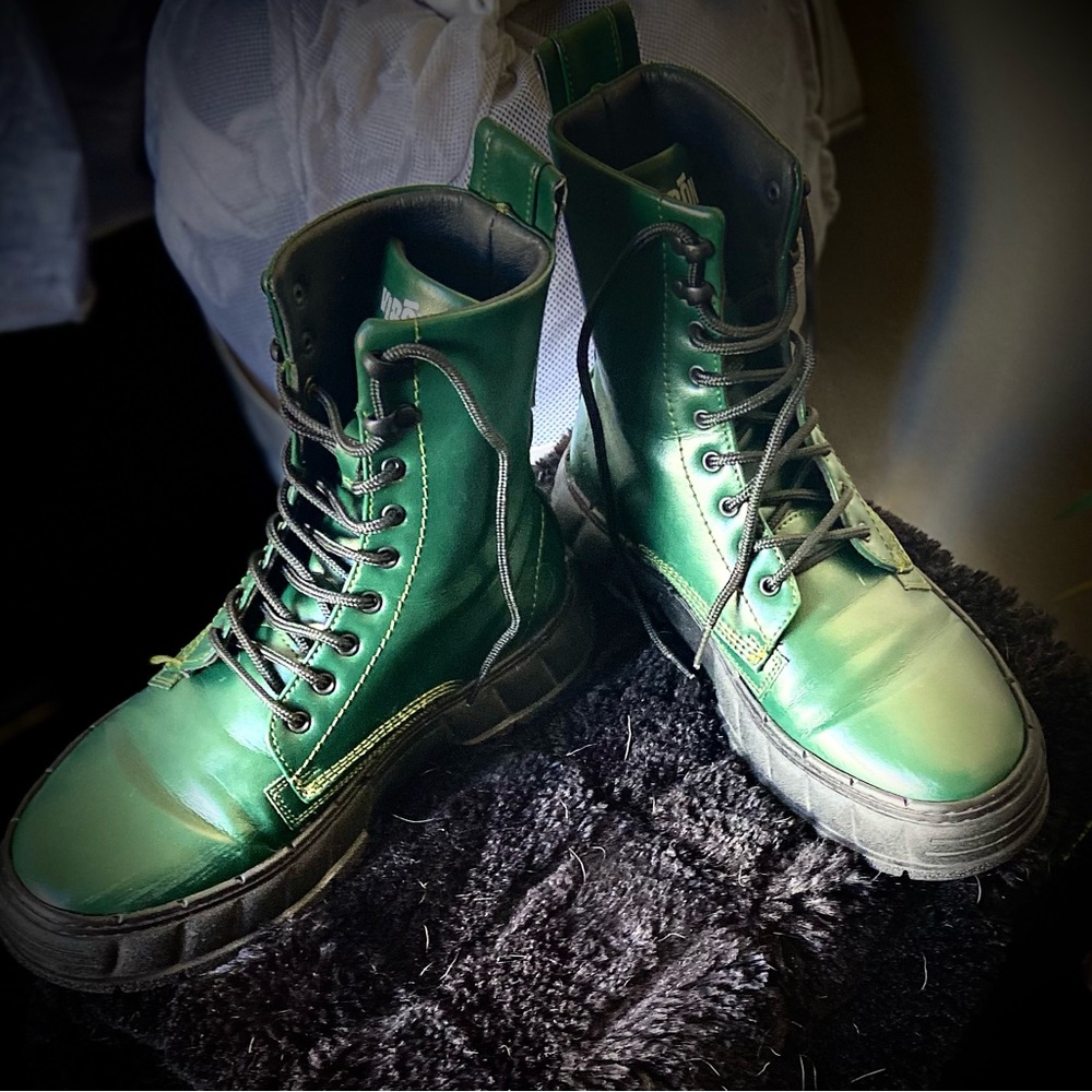 (VIRON 1992) *Vegan Apple Leather* Boots Size 8.5